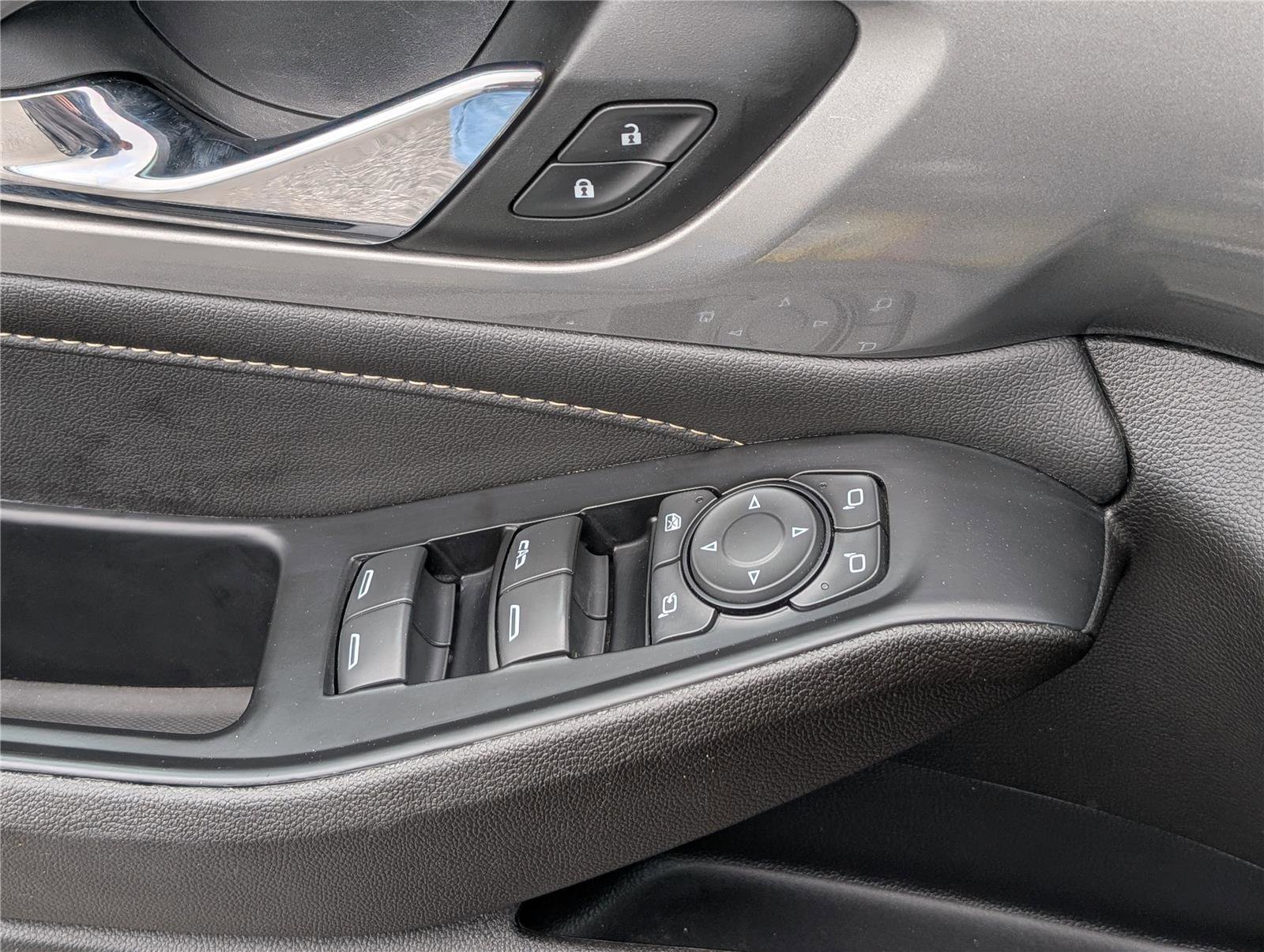 Used 2023 Chevrolet Traverse LT w/ LT Premium Package AWD/4WD image 22