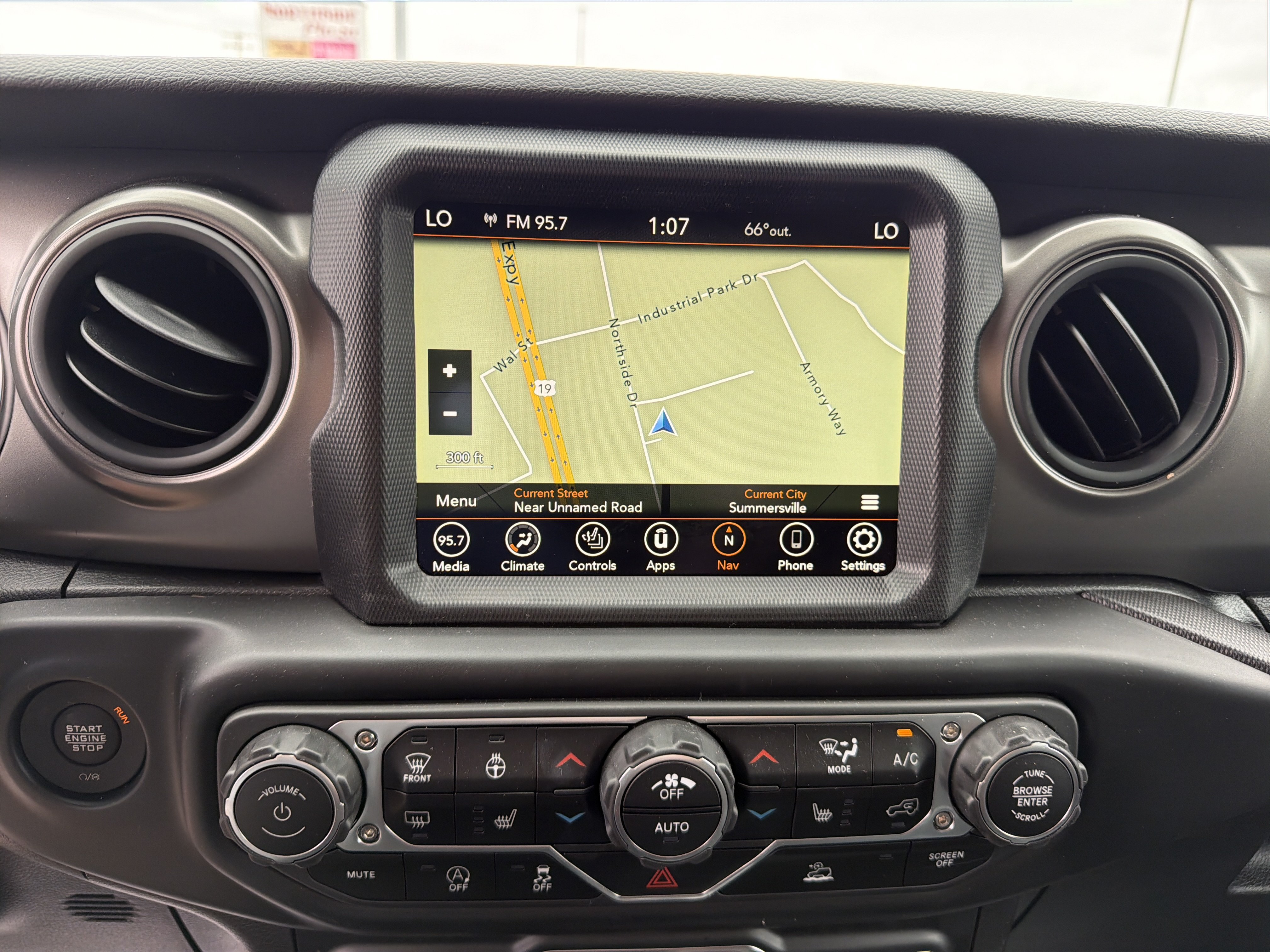 Used 2023 Jeep Gladiator Sport AWD/4WD image 21