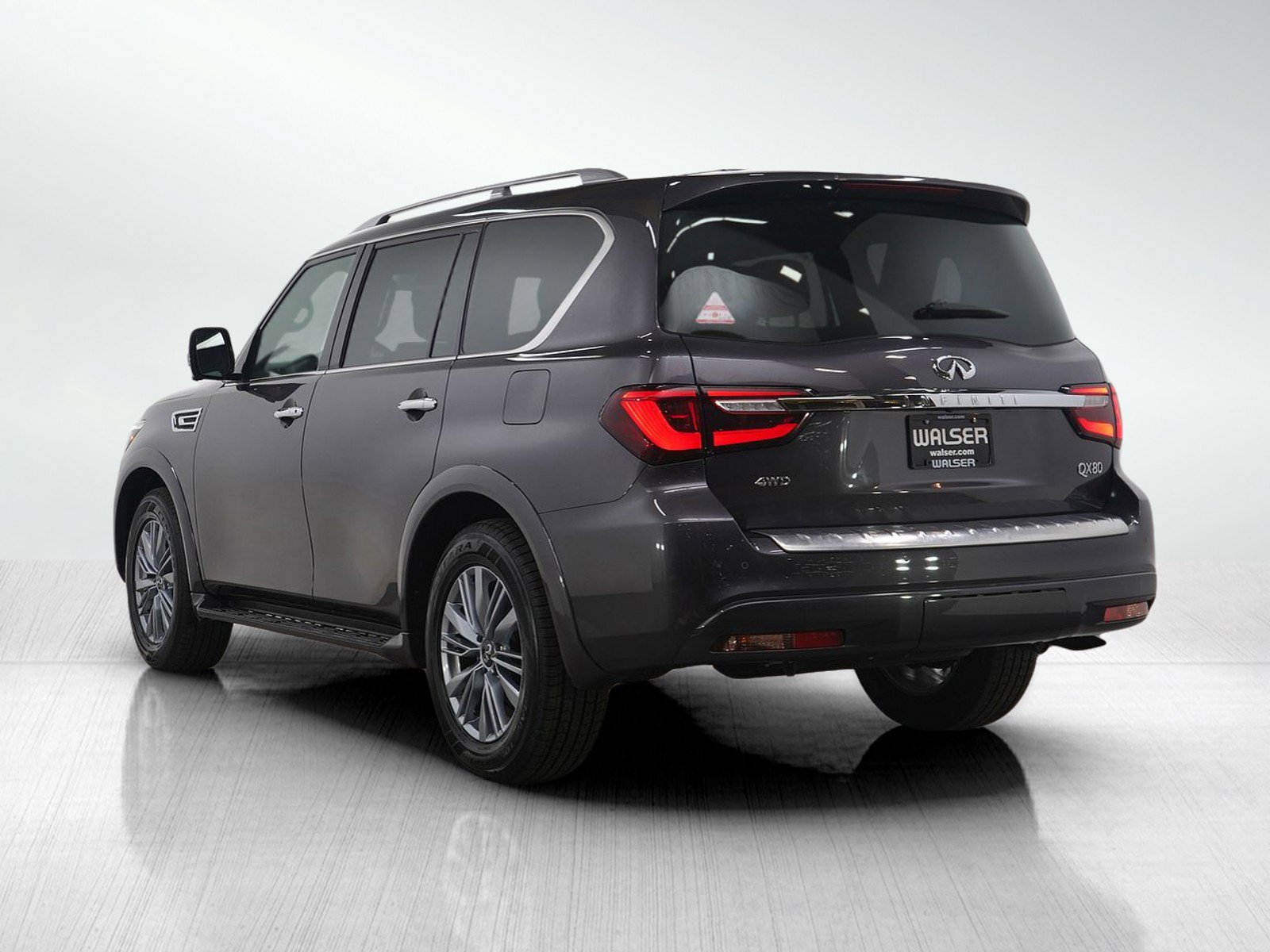 Used 2024 INFINITI QX80 Premium Select image 4