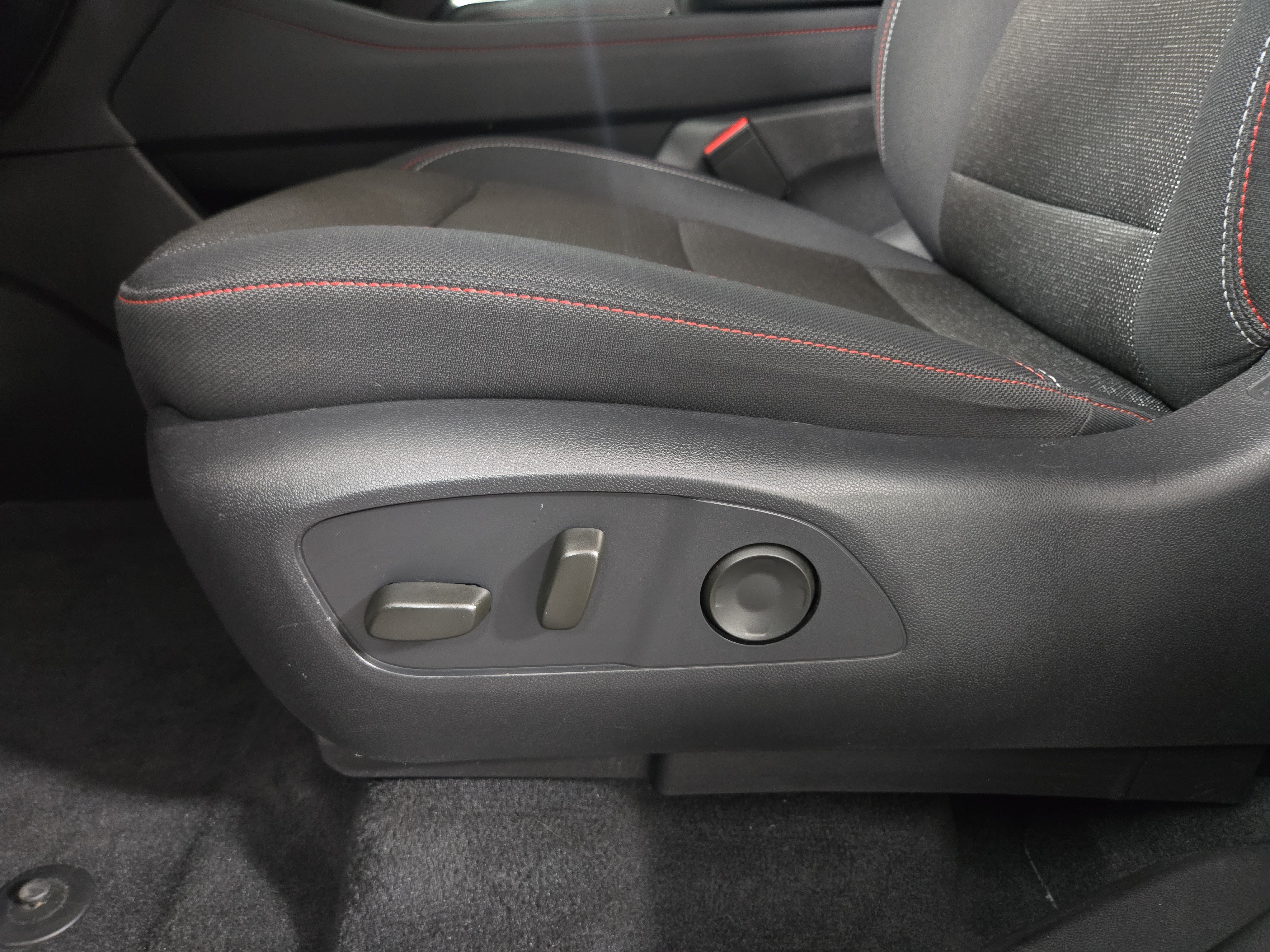 Certified 2024 Chevrolet Traverse Z71 w/ LPO, Floor Liner Package AWD/4WD image 31
