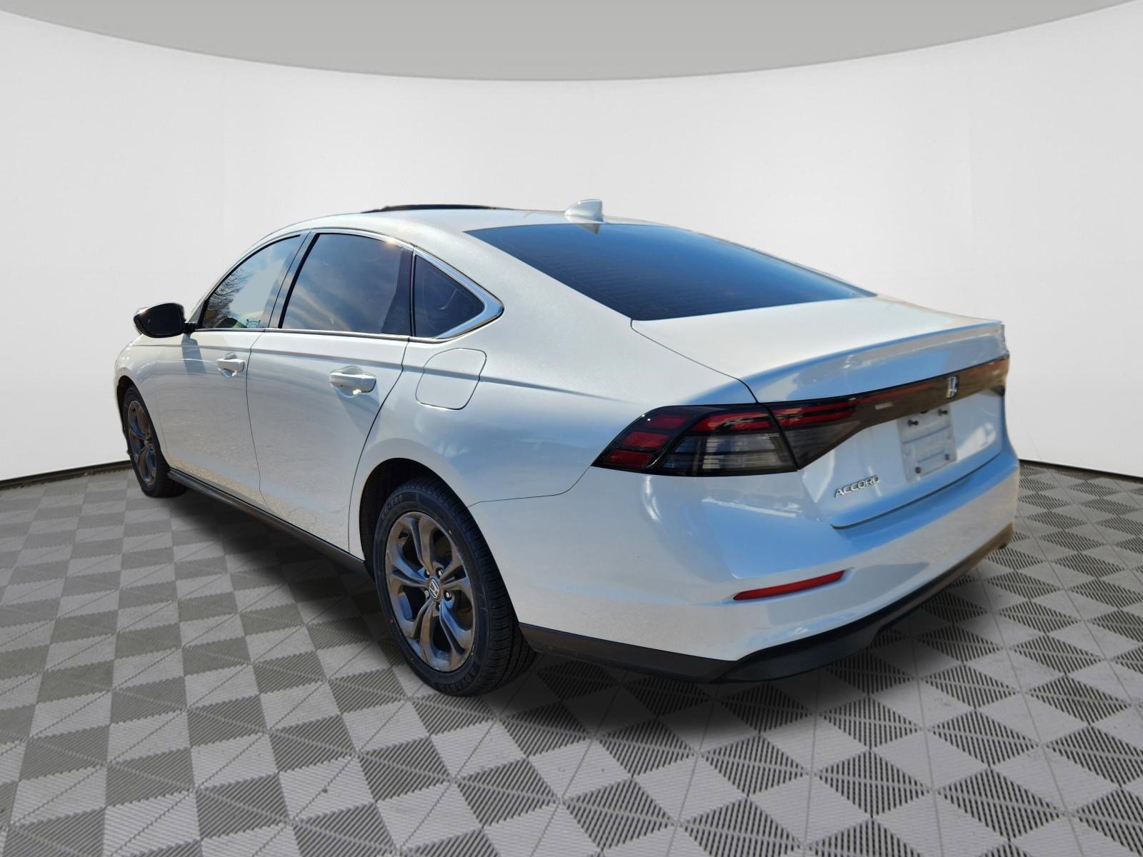 Certified 2024 Honda Accord EX image 3