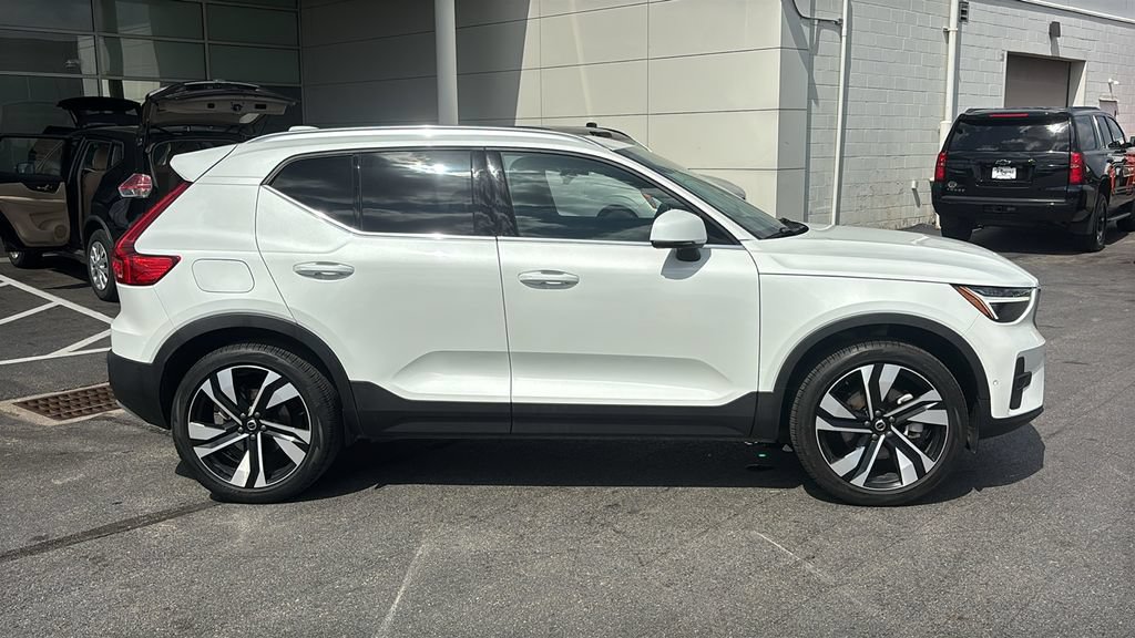 Certified 2024 Volvo XC40 B5 Plus w/ Protection Package Premier AWD/4WD image 28