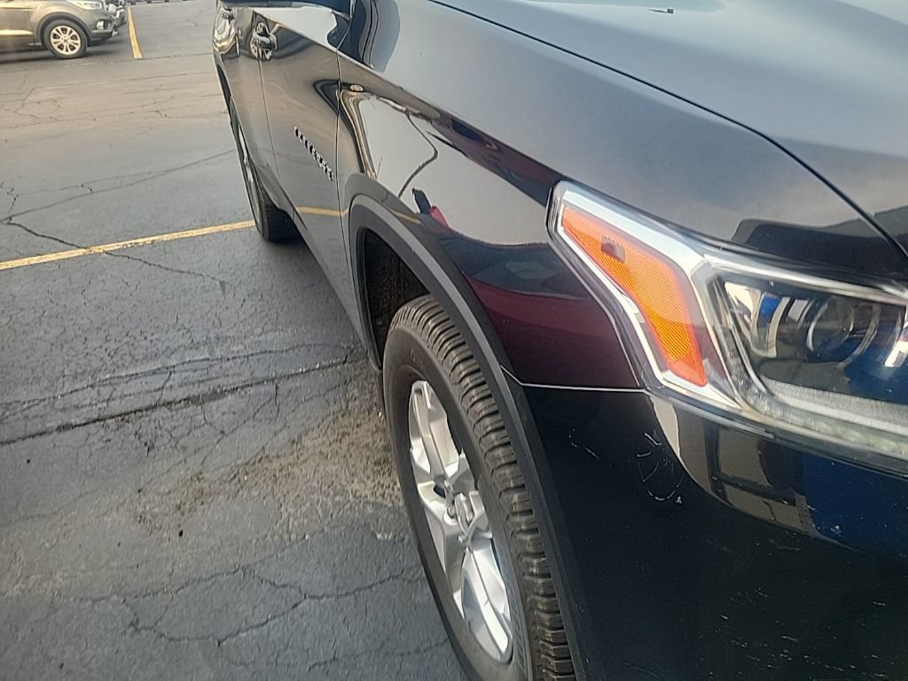 Used 2019 Chevrolet Traverse LT w/ LPO, Floor Liner Package AWD/4WD image 2