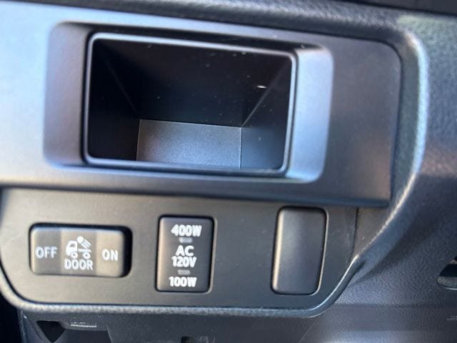 Used 2016 Toyota Tacoma TRD Off-Road AWD/4WD image 24