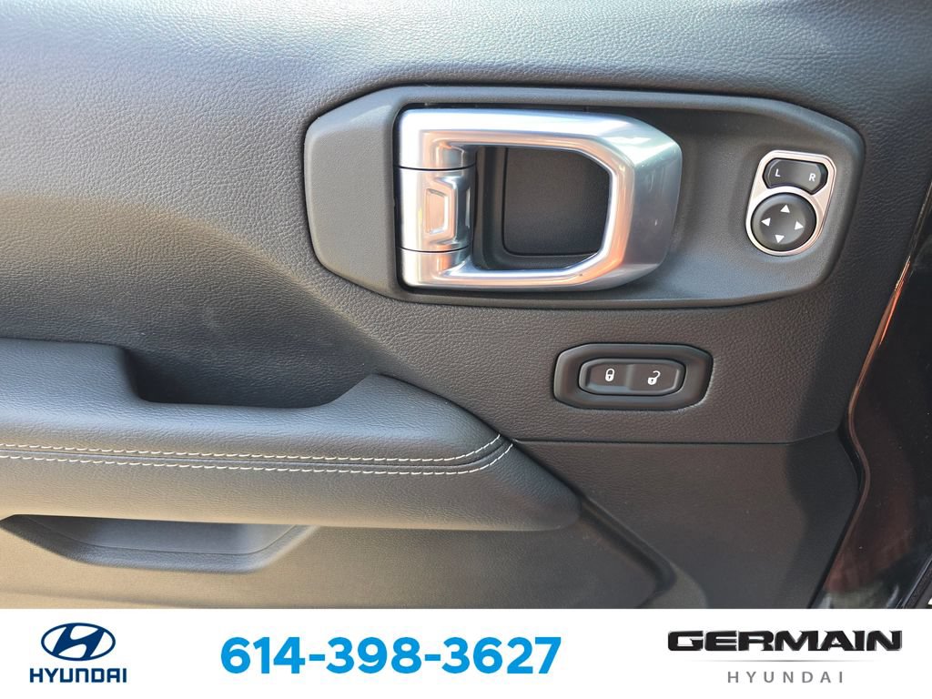 Used 2021 Jeep Wrangler Unlimited Sahara w/ Cold Weather Group AWD/4WD image 26