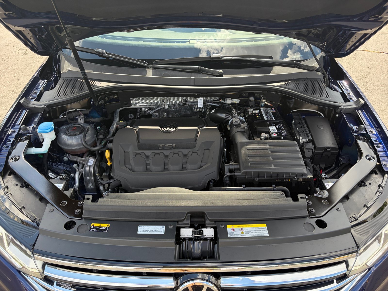 Used 2023 Volkswagen Tiguan SEL R-Line AWD/4WD image 21