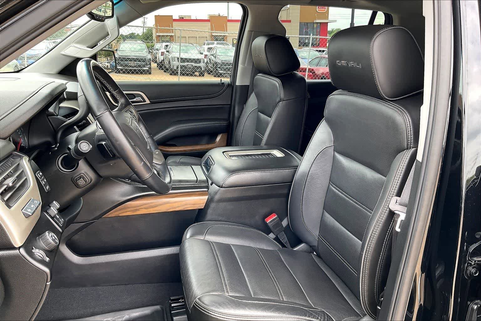Used 2020 GMC Yukon Denali w/ Denali Premium Package RWD image 11