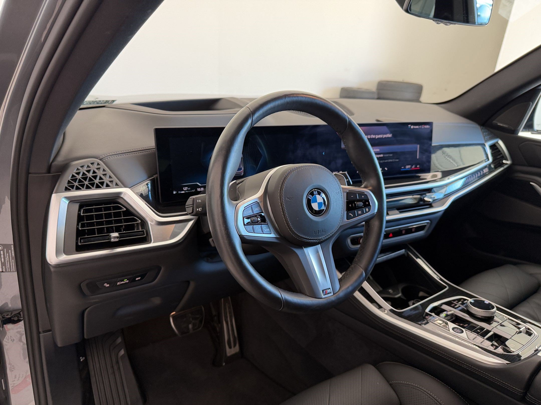 Used 2026 BMW X5 xDrive40i w/ Executive Package AWD/4WD image 4