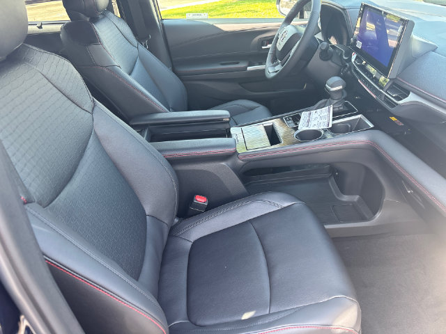 New 2026 Toyota Sienna XSE FWD image 17