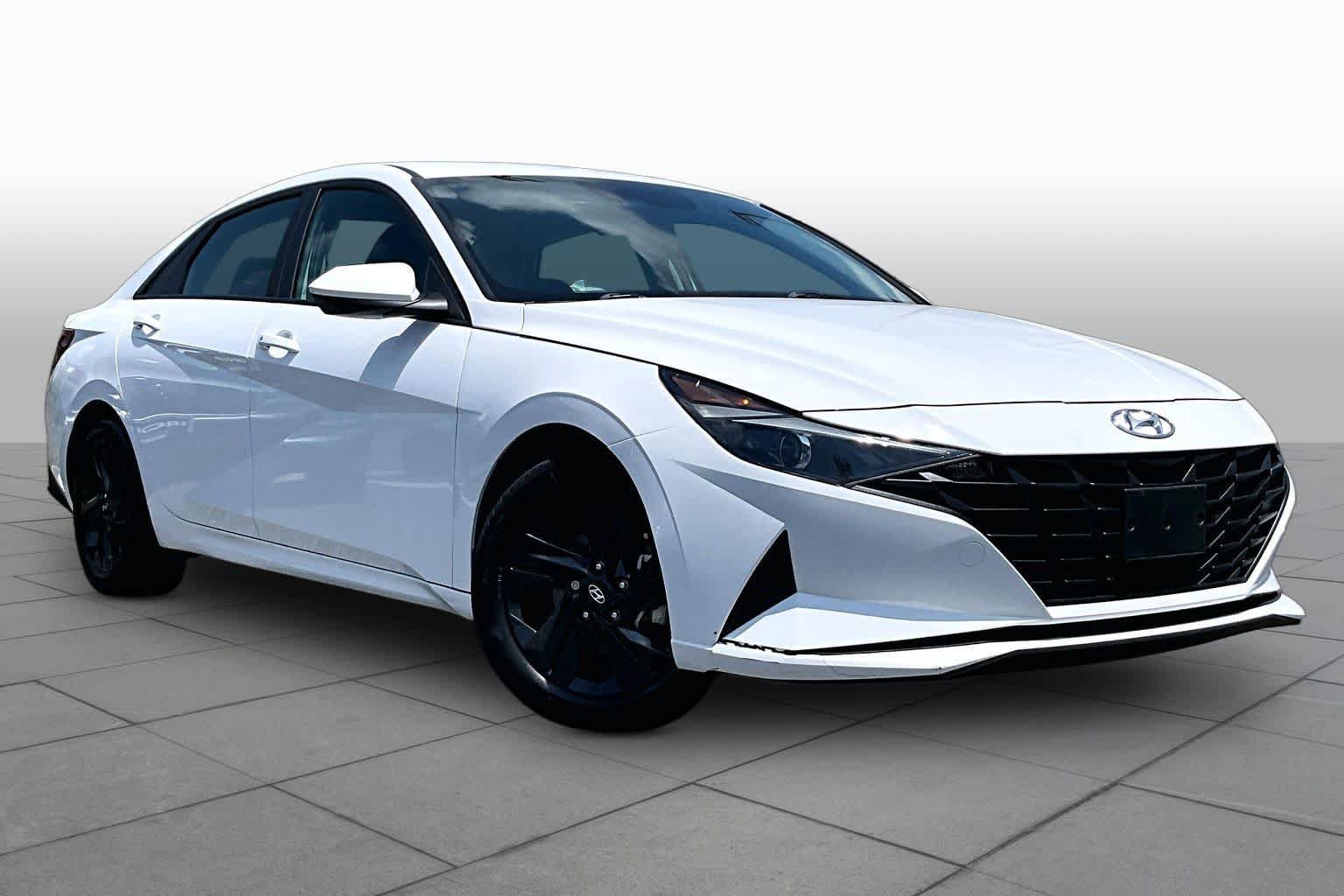 Used 2022 Hyundai Elantra Blue FWD image 3