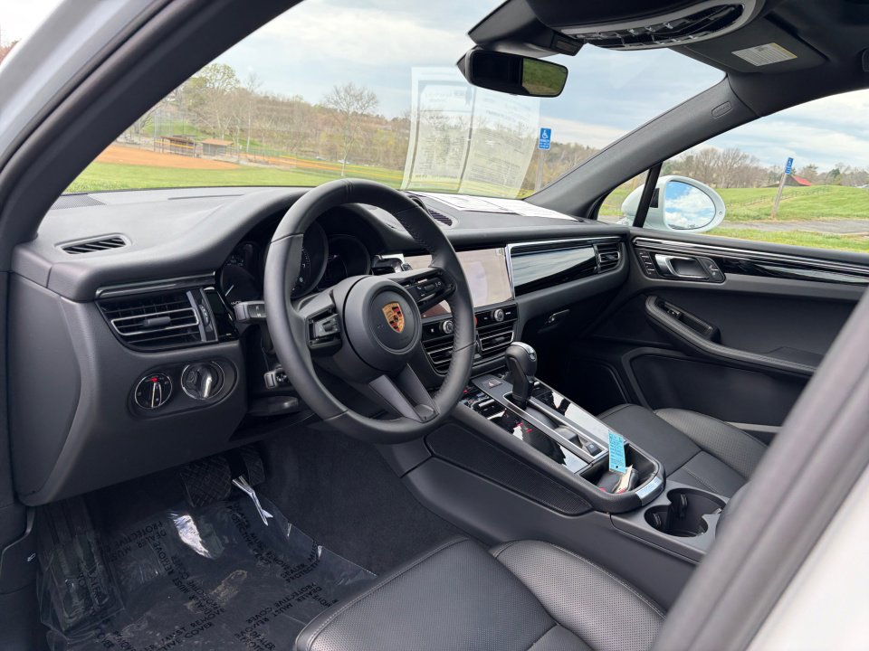 Certified 2026 Porsche Macan Turbo AWD/4WD image 12