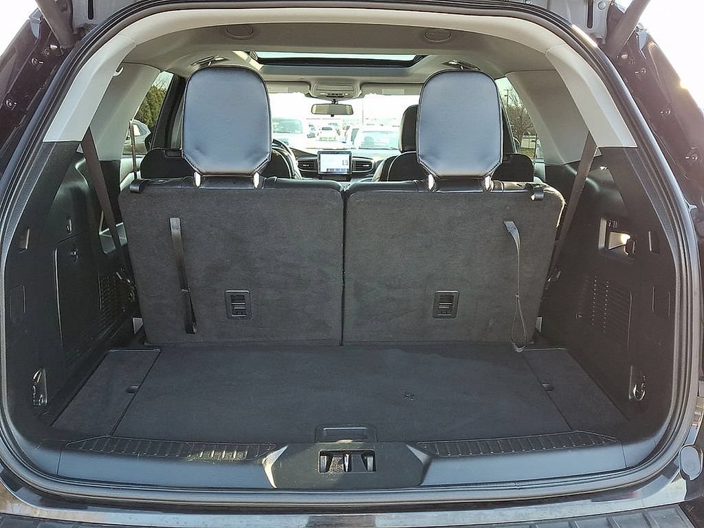 Used 2023 Ford Explorer XLT w/ Equipment Group 202A AWD/4WD image 31