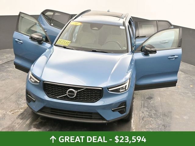 Used 2024 Volvo XC40 B5 Core image 61