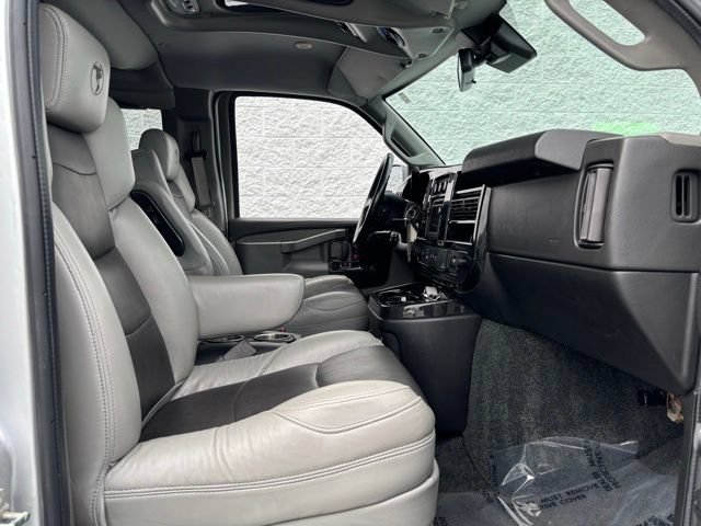 Used 2020 GMC Savana 2500 Extended w/ Enhanced Convenience Package RWD image 21