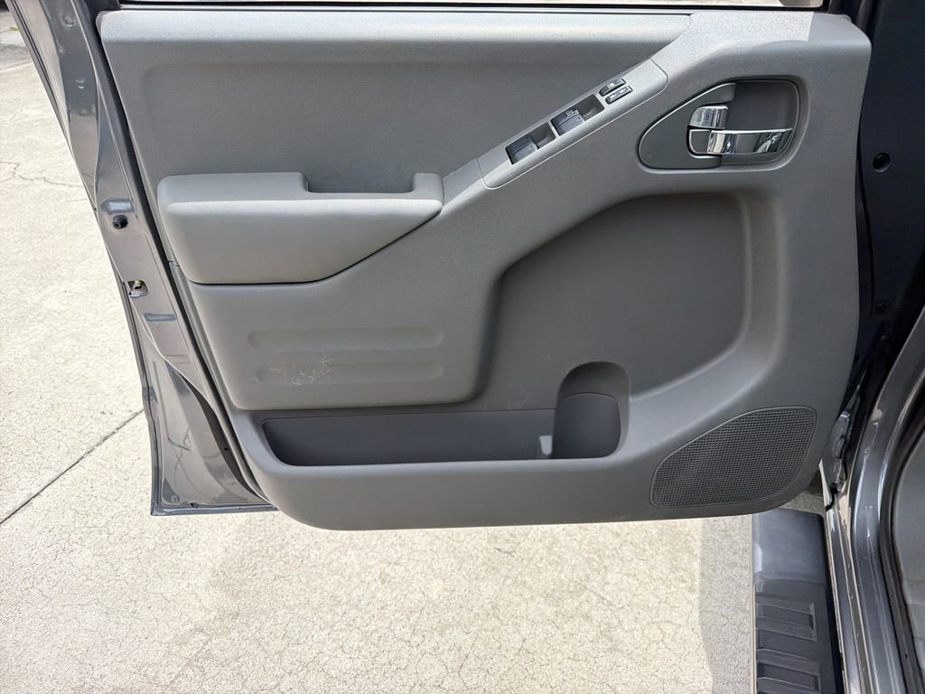Used 2021 Nissan Frontier SV RWD image 17