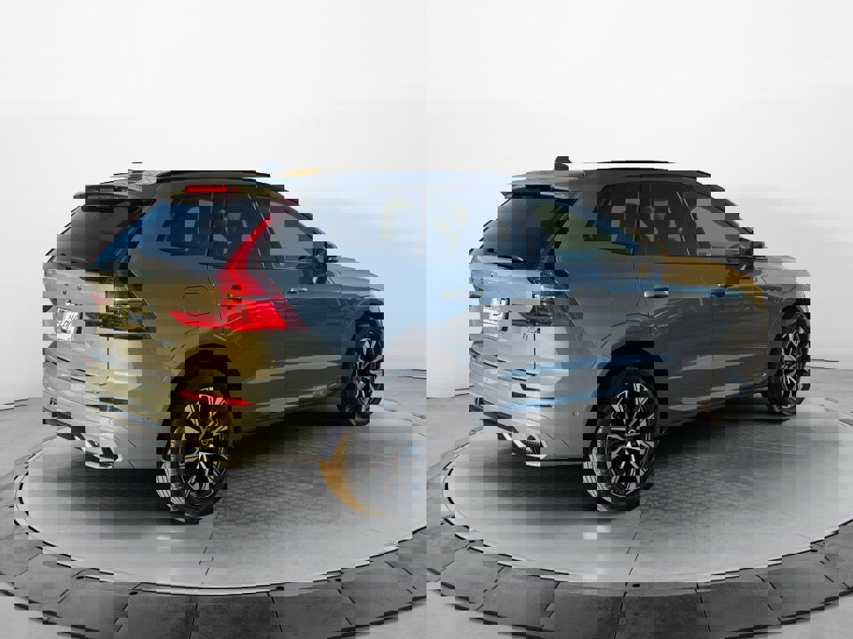 Certified 2024 Volvo XC60 B5 Plus w/ Climate Package image 7