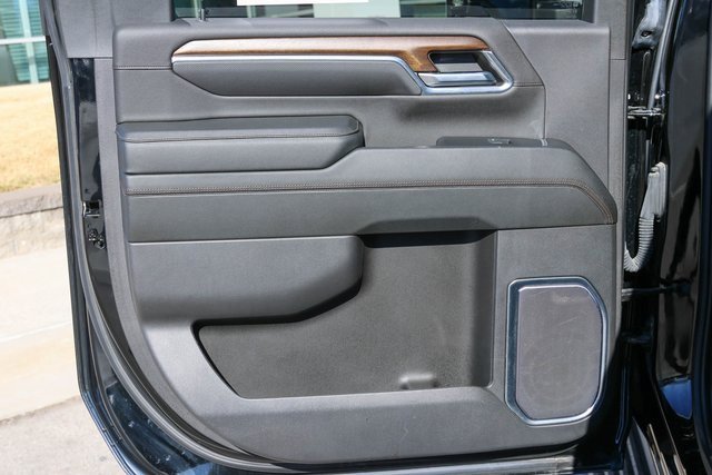 Used 2024 Chevrolet Silverado 3500 High Country w/ Technology Package image 17