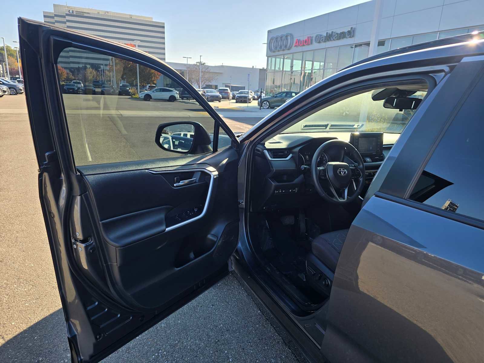 Used 2022 Toyota RAV4 XLE image 21