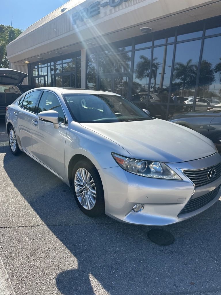 Used 2013 Lexus ES 350 w/ Luxury Pkg image 2