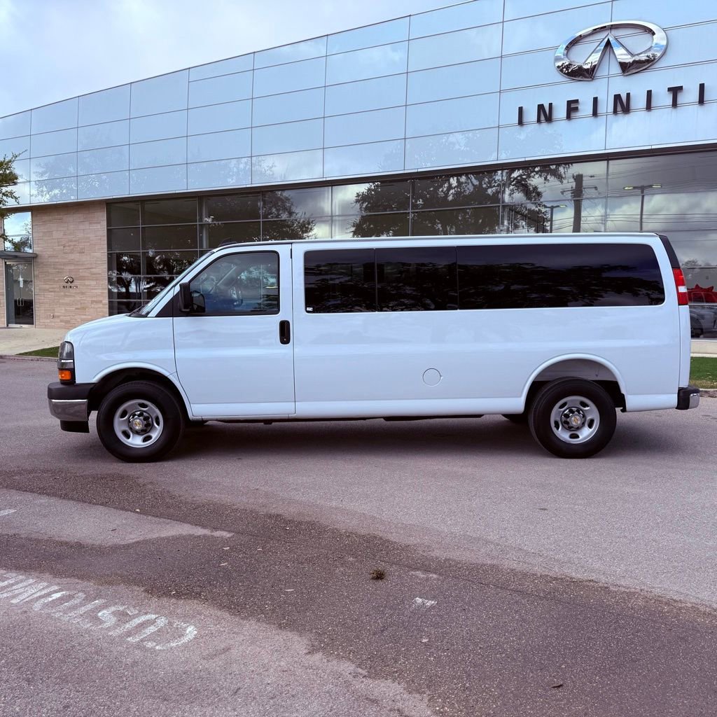 Used 2025 Chevrolet Express 3500 LT w/ LT Preferred Equipment Group image 8