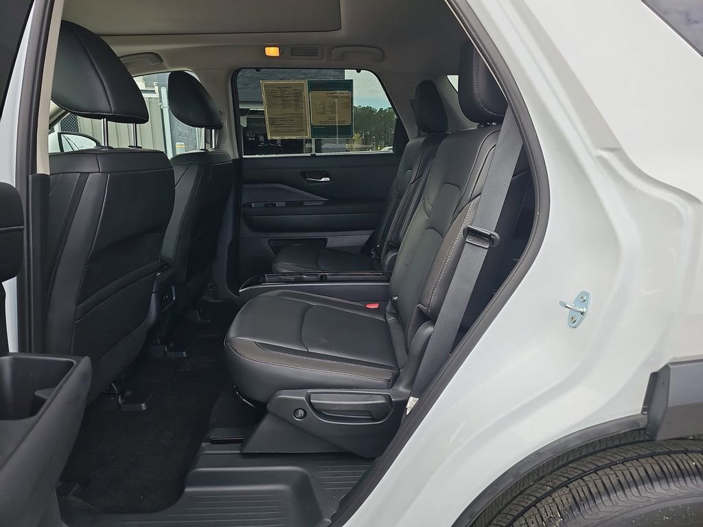 Used 2025 Nissan Pathfinder SL w/ SL Premium Package image 19