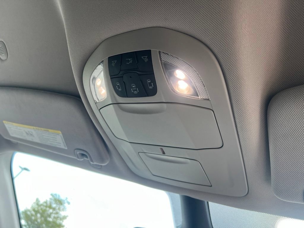 Used 2023 Chrysler Pacifica Touring-L FWD image 15
