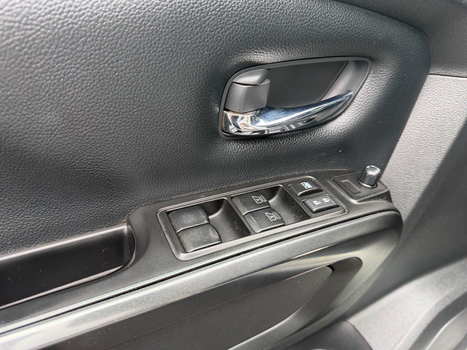 Used 2023 Nissan Titan SV w/ SV Convenience Package AWD/4WD image 21