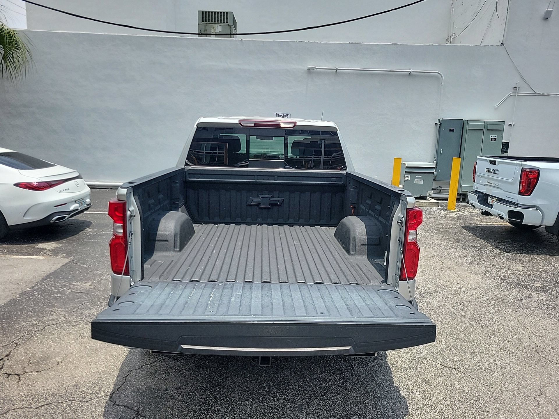 Used 2021 Chevrolet Silverado 1500 LTZ w/ Z71 Off-Road Package AWD/4WD image 13