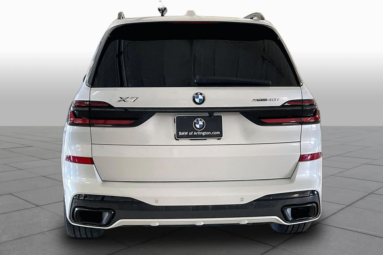 Used 2024 BMW X7 xDrive40i w/ M Sport Package AWD/4WD image 4