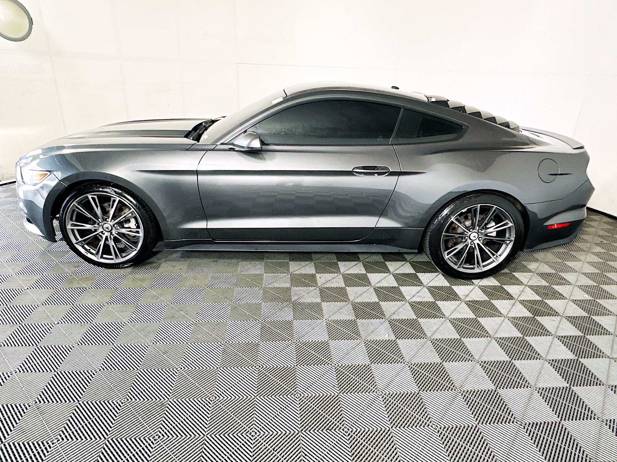 Used 2017 Ford Mustang Premium RWD image 6