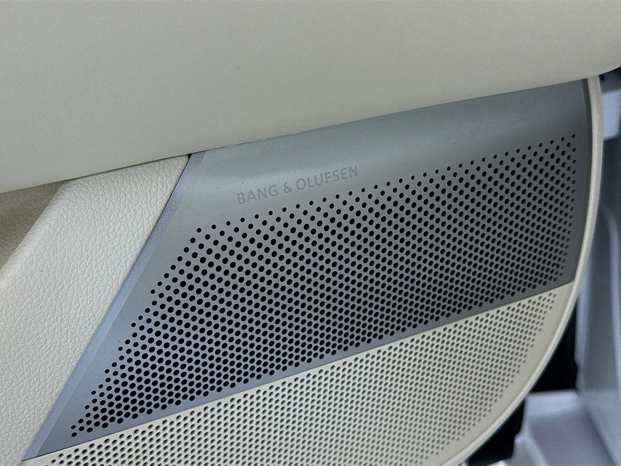 Used 2025 Genesis G90 3.5T image 21