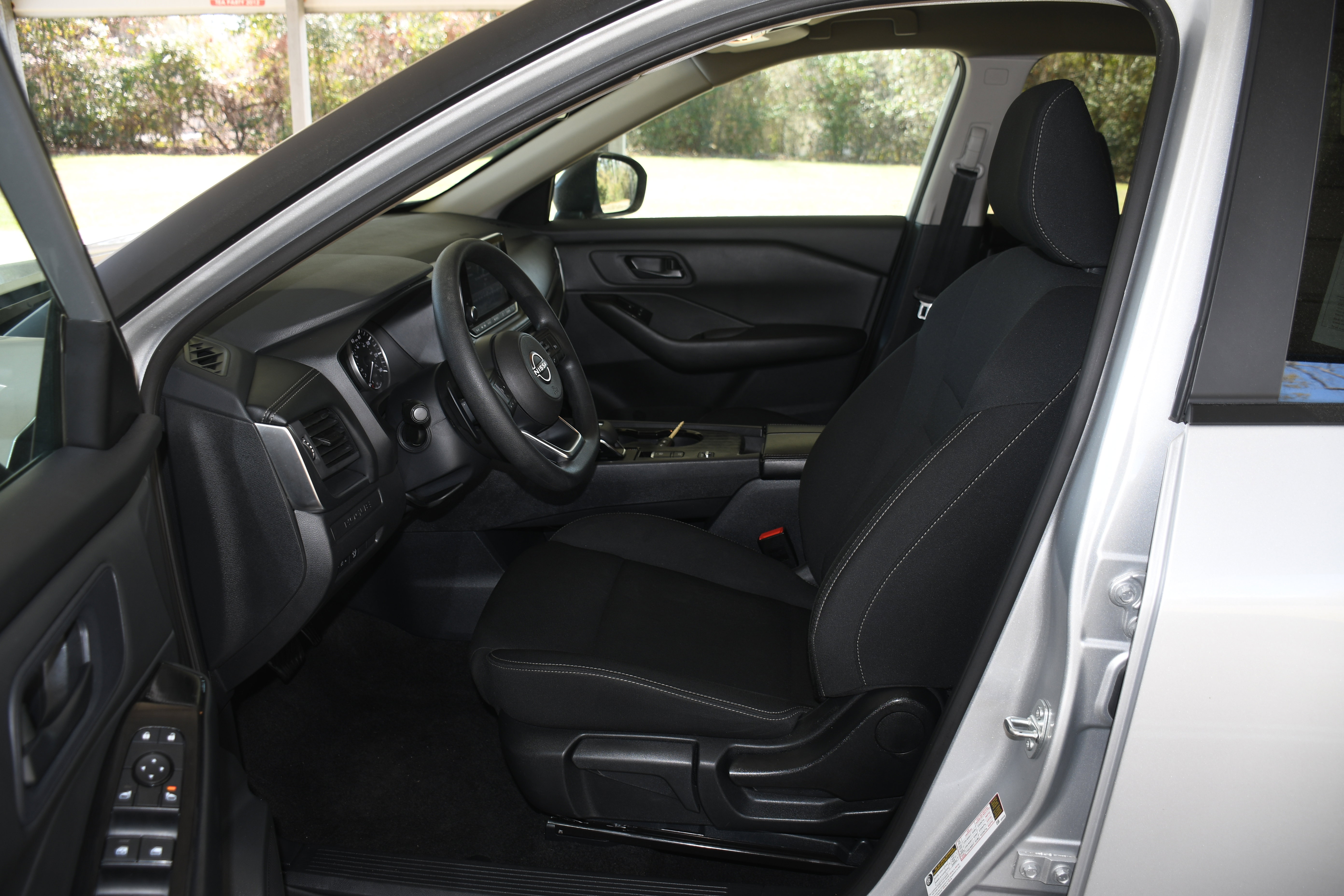 Used 2024 Nissan Rogue S image 7