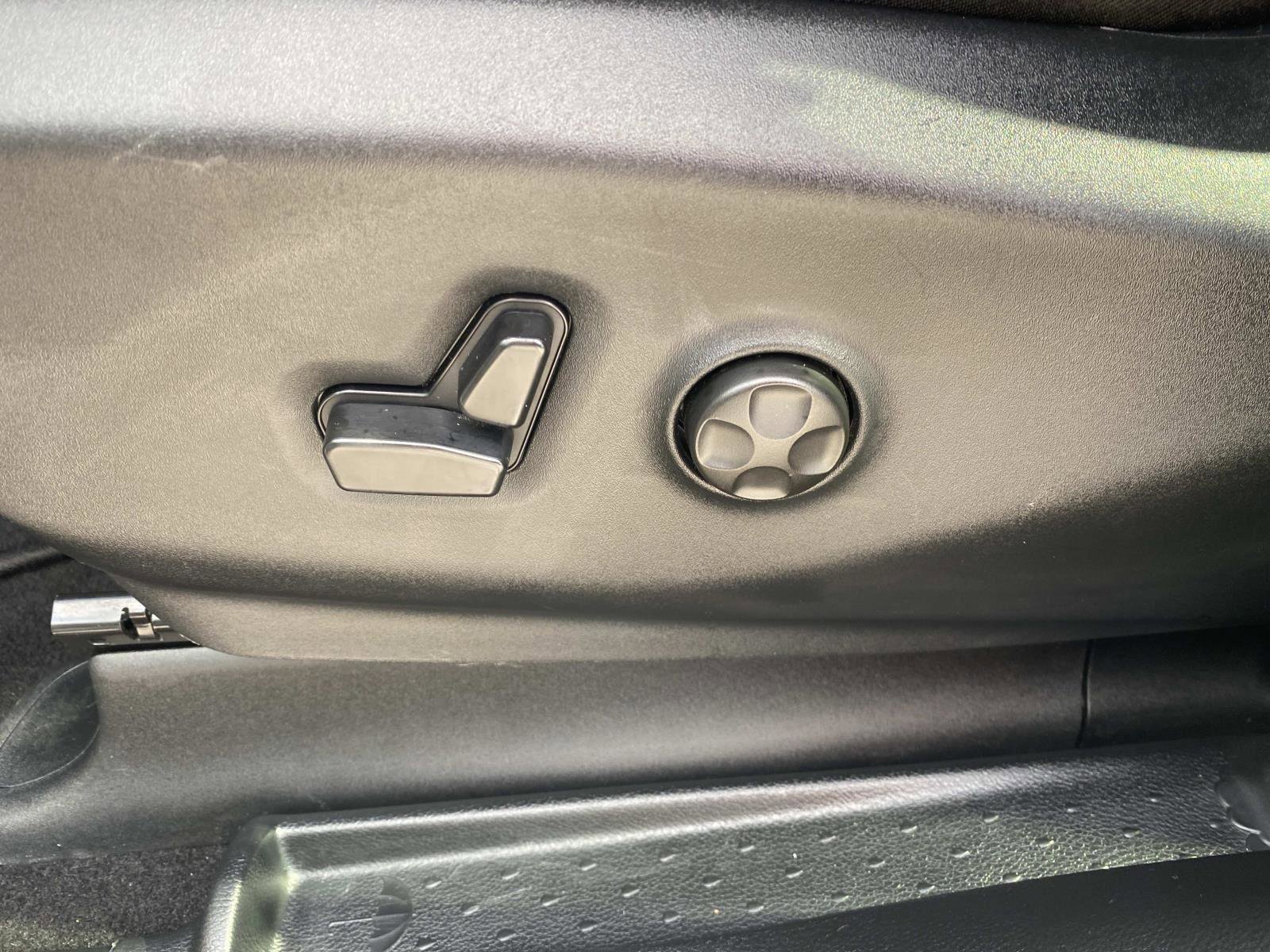 Certified 2025 Chrysler Pacifica Select FWD image 23