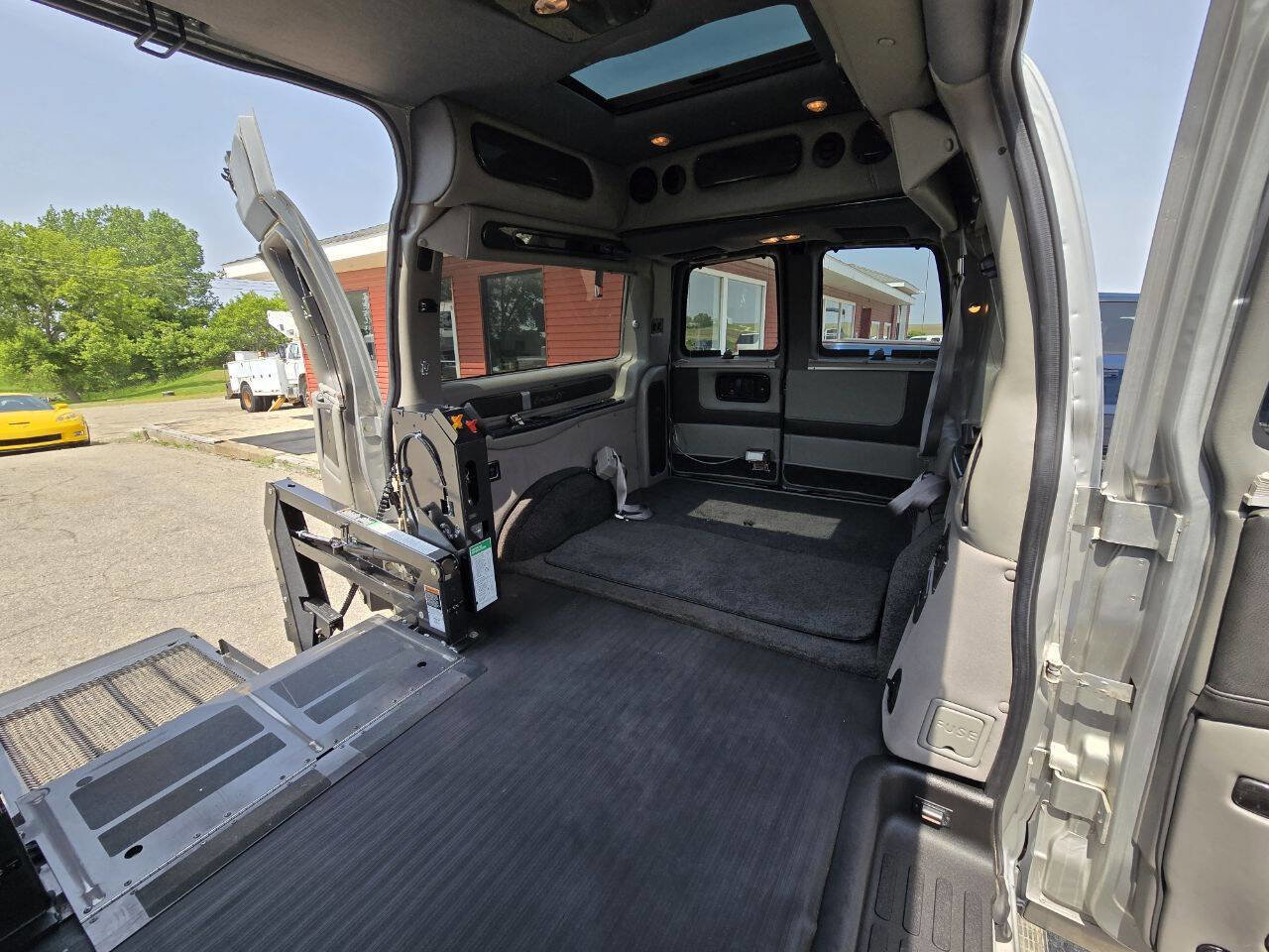 Used 2013 GMC Savana 1500 image 36