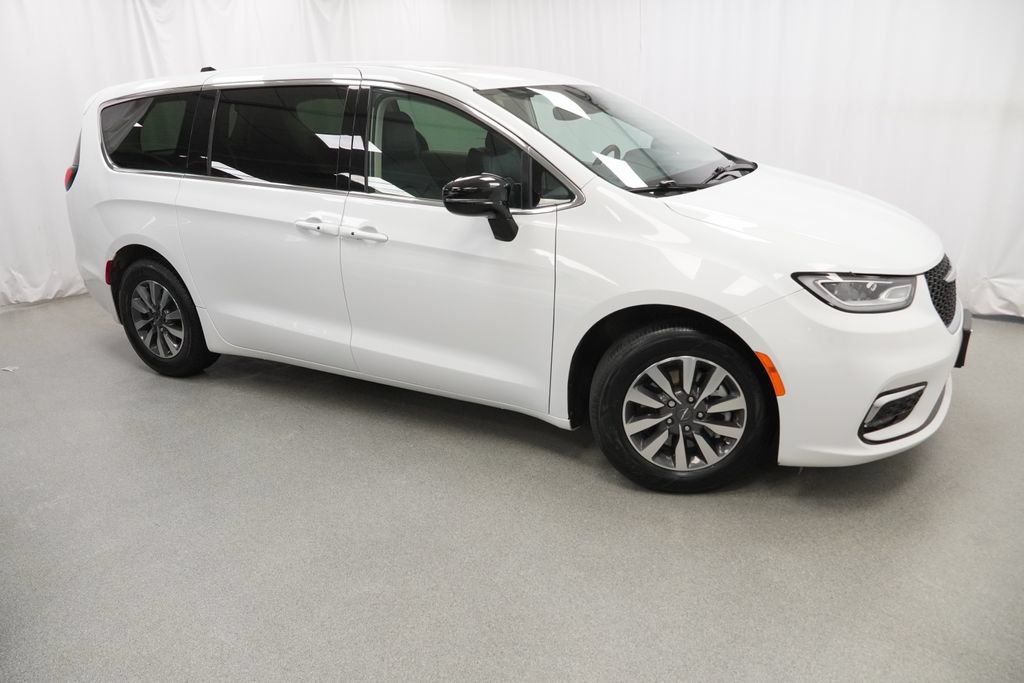 Used 2024 Chrysler Pacifica Limited FWD image 9