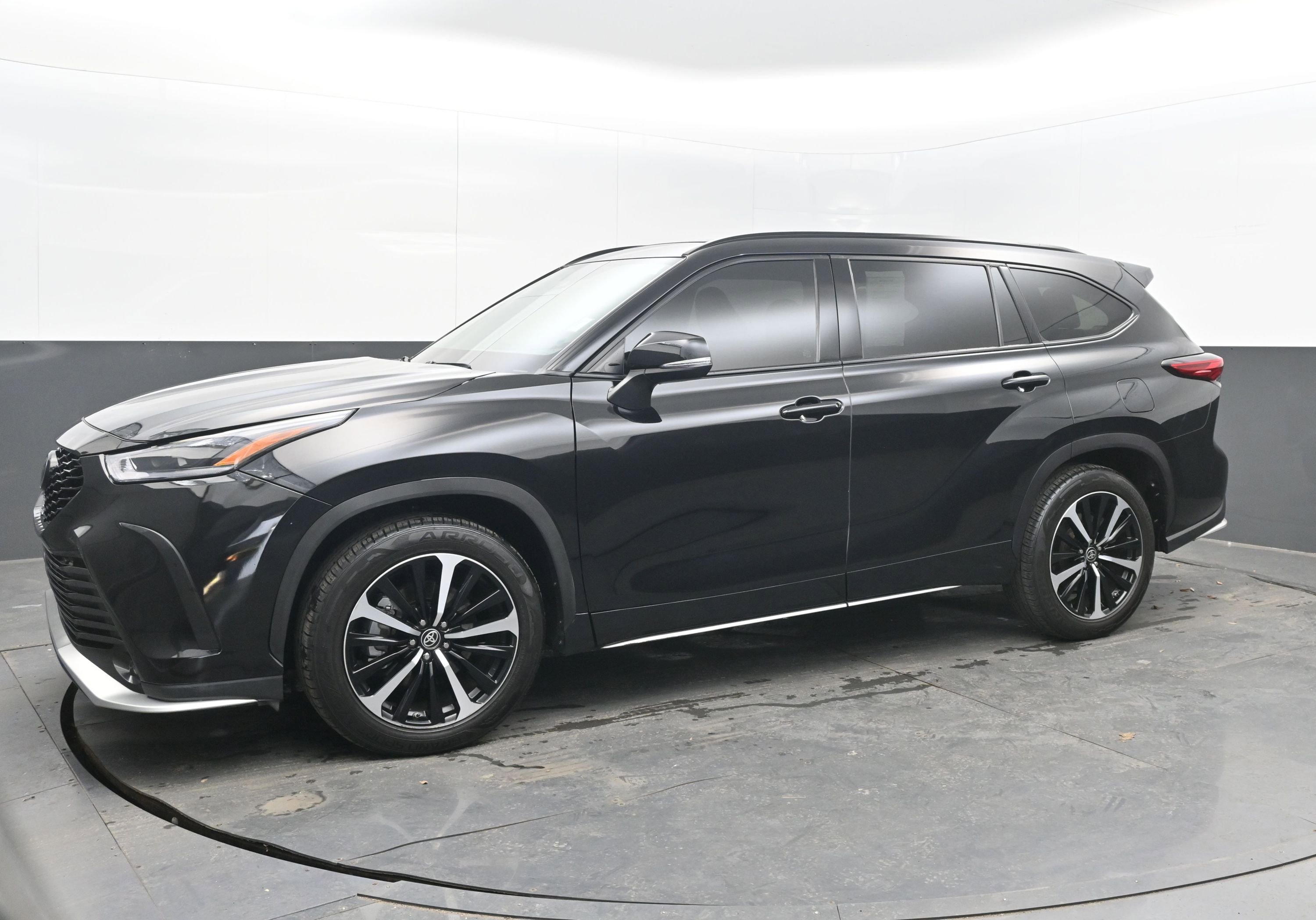 Used 2022 Toyota Highlander XSE image 4