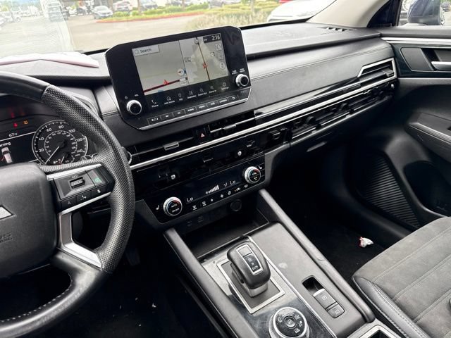 Used 2023 Mitsubishi Outlander SE AWD/4WD image 18