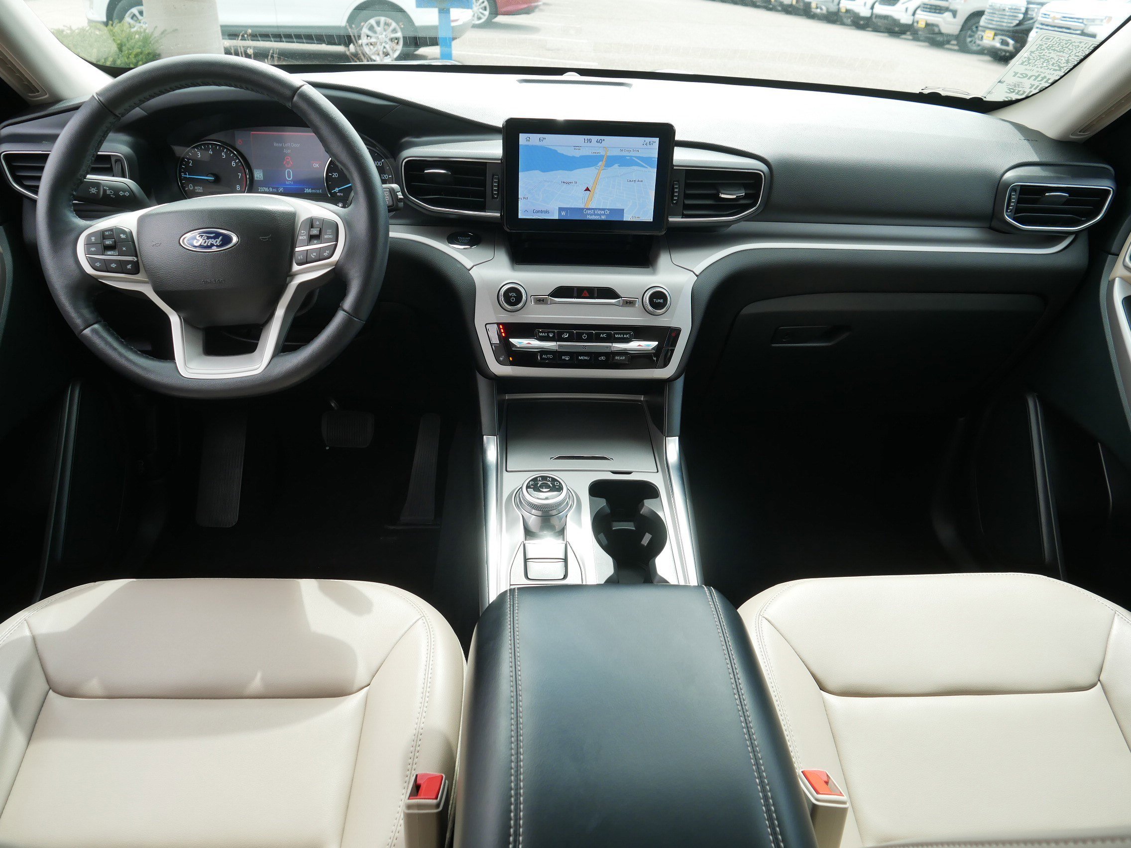 Used 2023 Ford Explorer XLT w/ Equipment Group 202A image 10