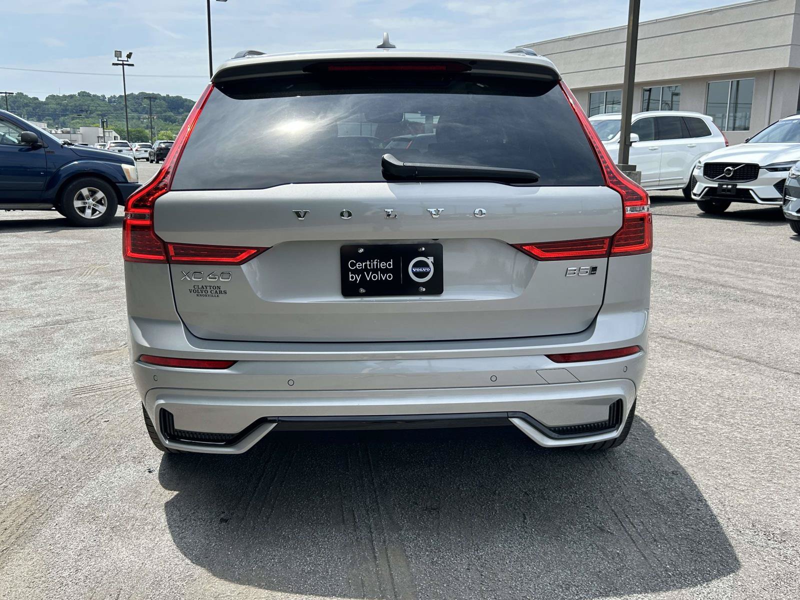 Certified 2025 Volvo XC60 B5 Ultra AWD/4WD image 4