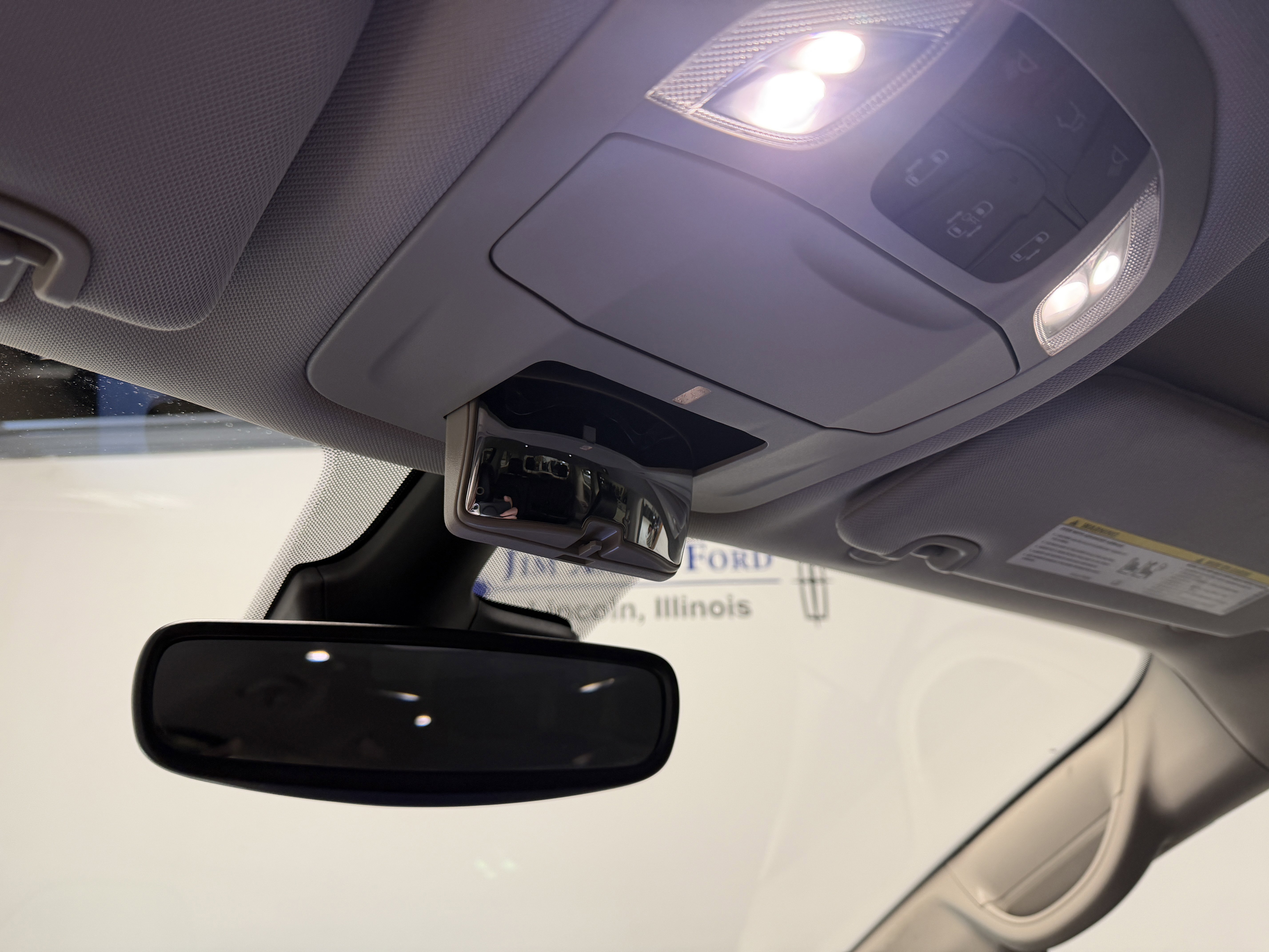 Used 2024 Chrysler Pacifica Touring-L image 5