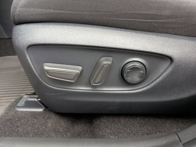 Used 2025 Toyota RAV4 XLE FWD image 16