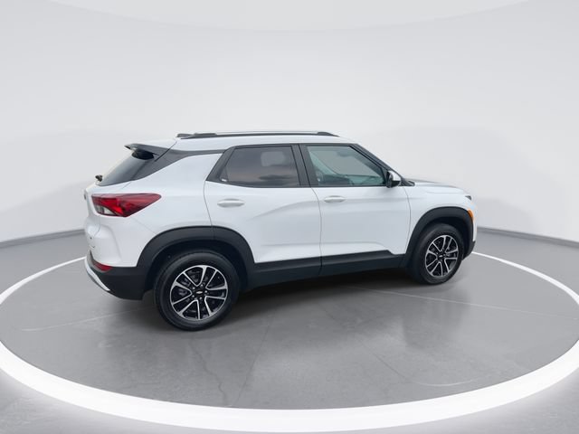 Used 2025 Chevrolet TrailBlazer LT AWD/4WD image 8