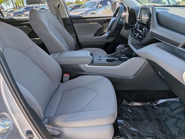 Used 2023 Toyota Highlander LE image 22
