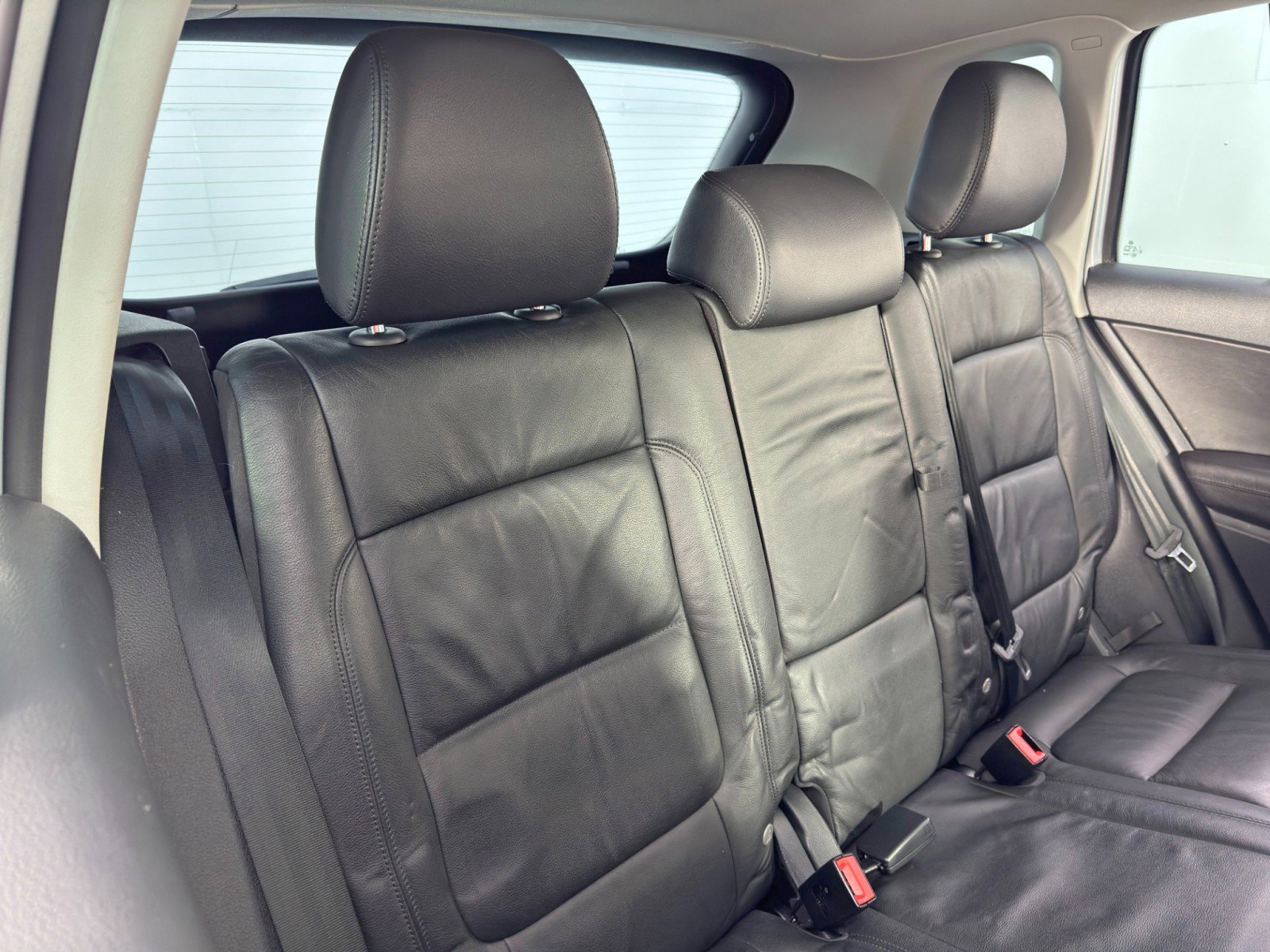 Used 2017 Volkswagen Tiguan Sport image 35