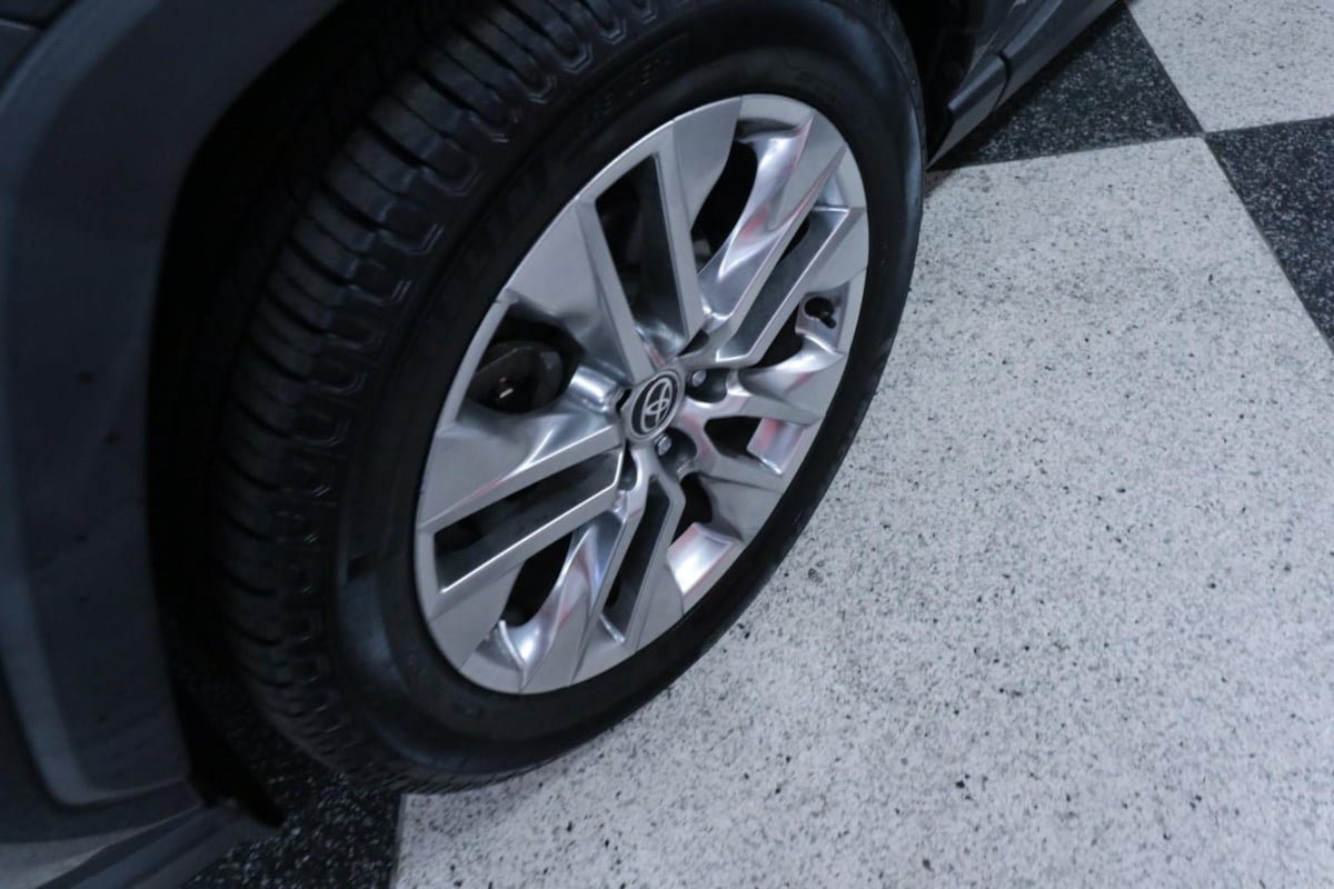 Used 2020 Toyota RAV4 XLE Premium FWD image 36