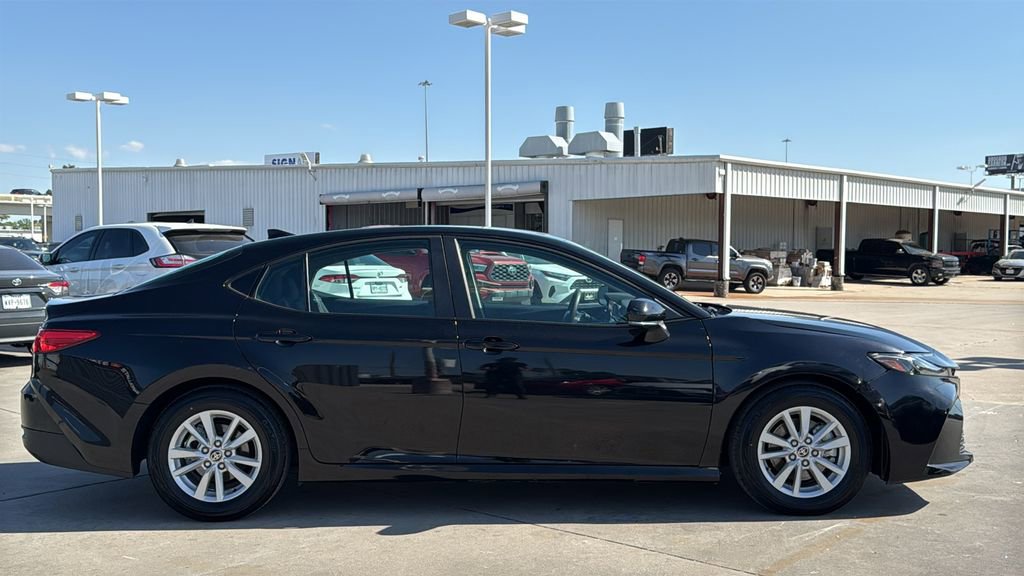 Used 2025 Toyota Camry LE image 6