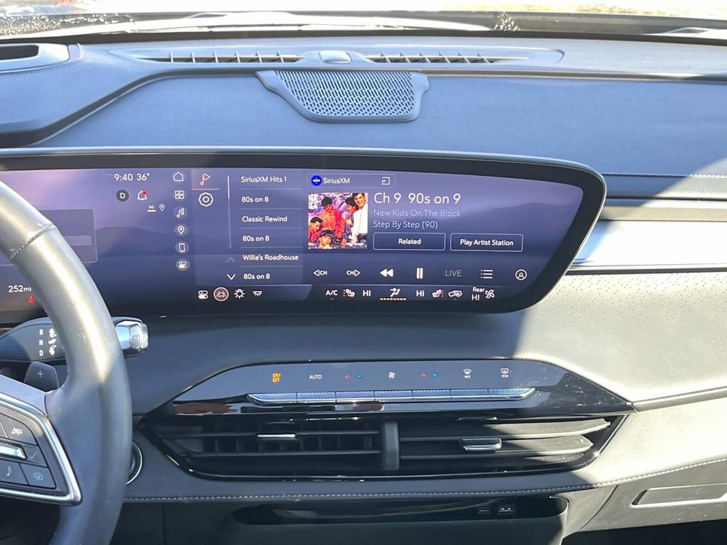 Used 2025 Buick Enclave Avenir w/ Trailering Package, 5000 lbs. image 16