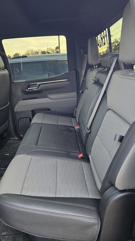 Used 2024 Chevrolet Silverado 1500 ZR2 w/ Technology Package image 9