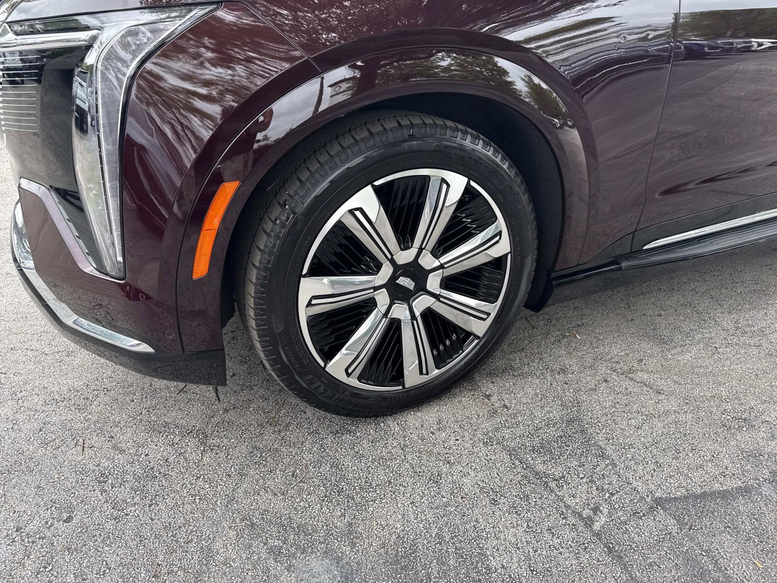 Used 2025 Cadillac Escalade IQ Luxury 2 w/ LPO, Premium Carpet Package AWD/4WD image 10