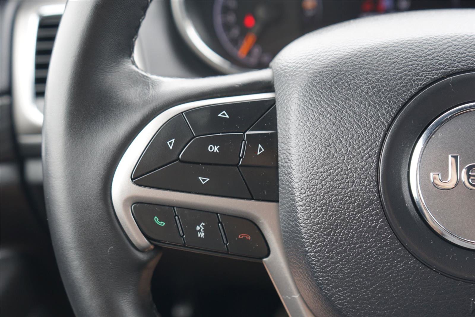 Used 2019 Jeep Grand Cherokee Altitude AWD/4WD image 17